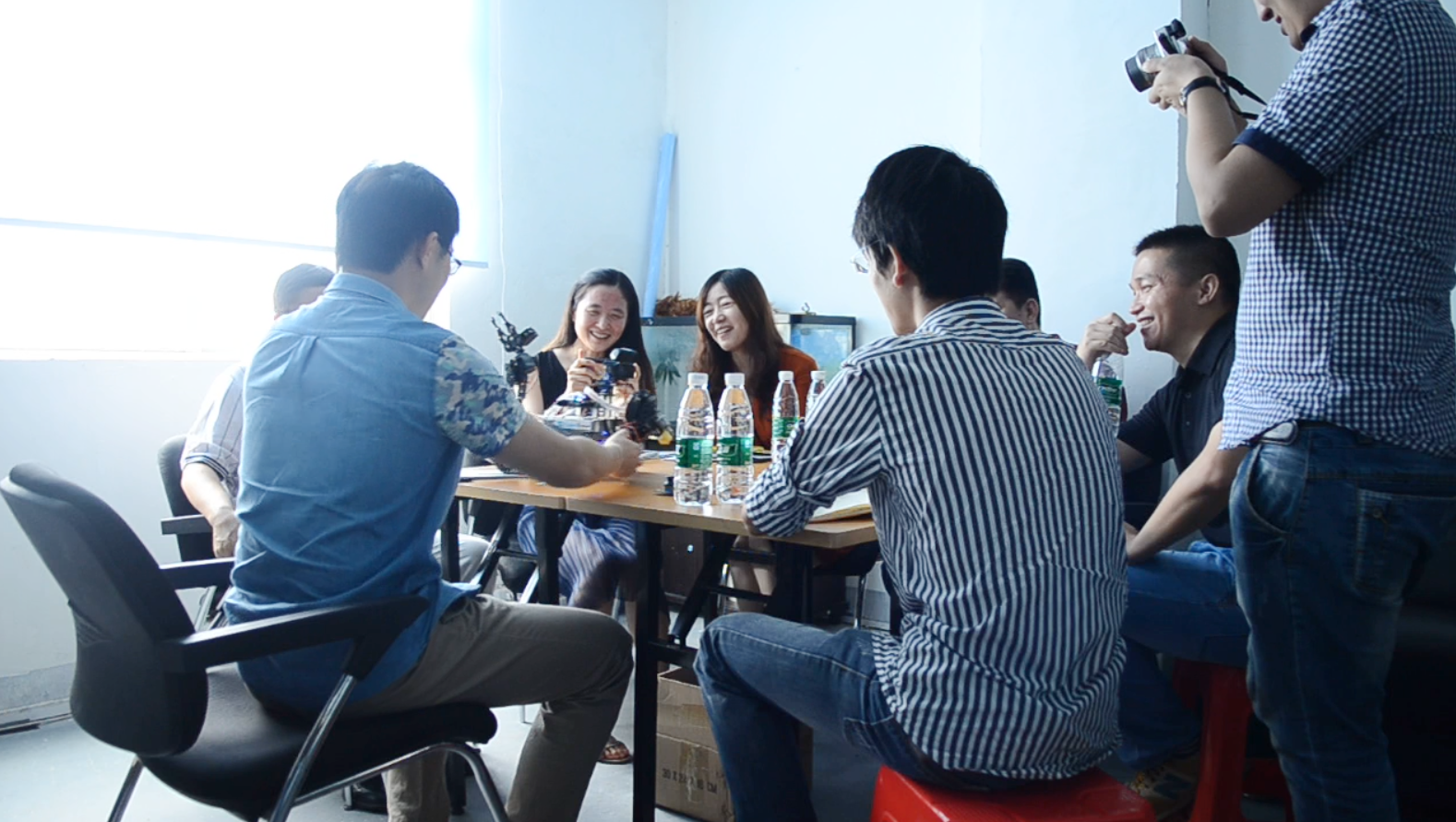 深圳衛(wèi)視《溫暖在身邊-行走的代碼》專訪小R科技CEO